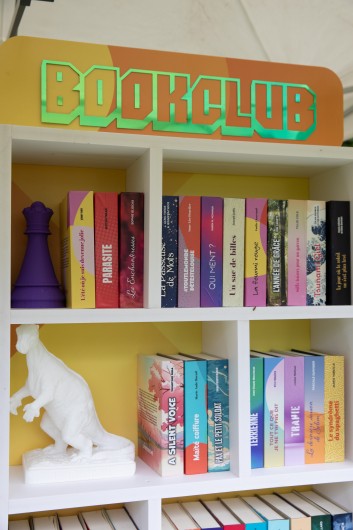 Bibliothèque du bookclub lors du Livrodrome Ermont © Laure Ledoux pour le CNL