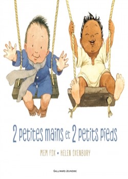 Deux petites mains et deux petits pieds